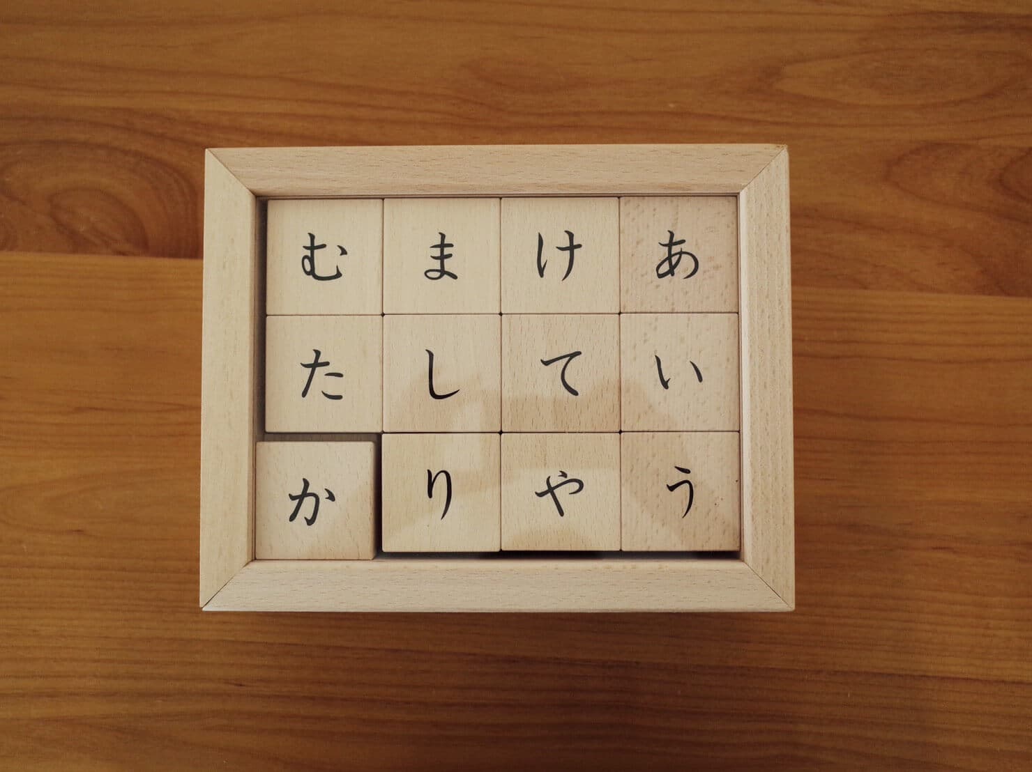 戸田デザイン研究室 あいうえおつみき 木箱