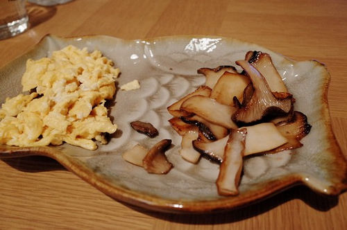 エリンギバター炒めとスクランブルエッグ